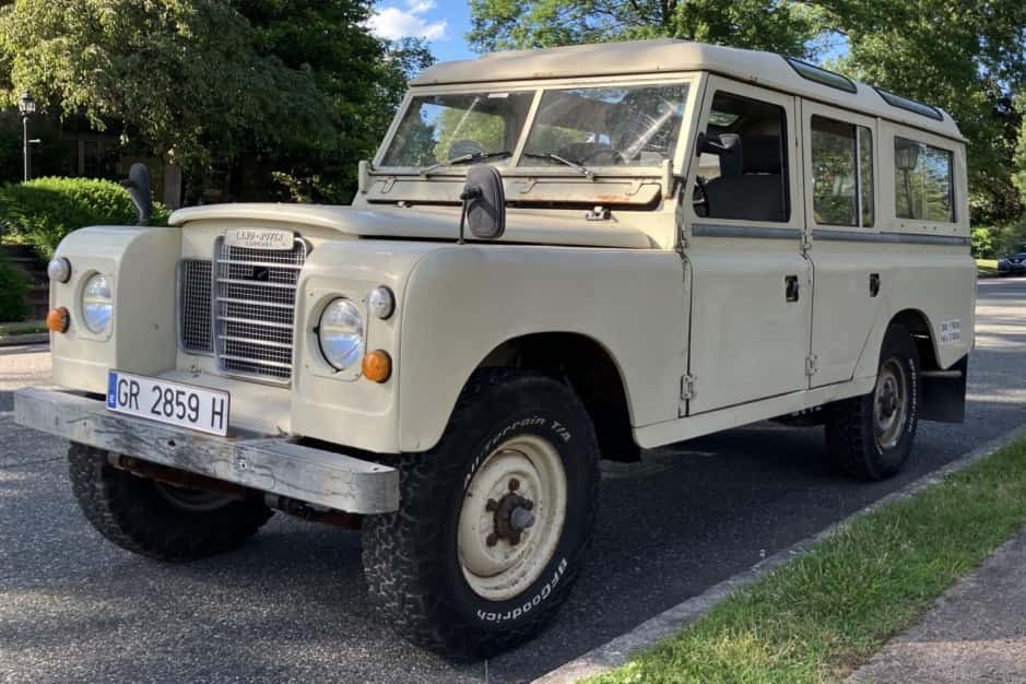 1981 Land Rover Series 109 sold for $10,850