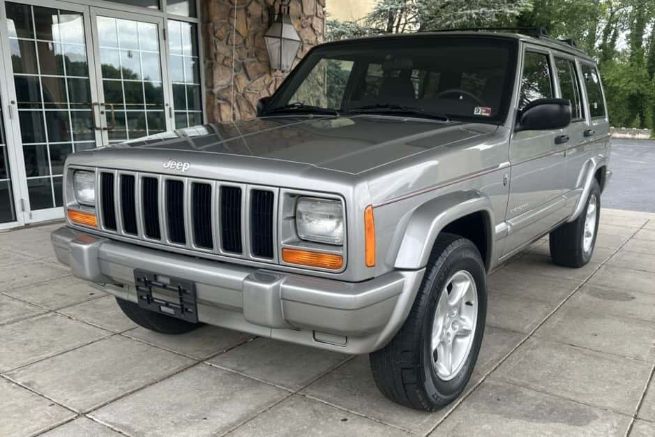 2001 Jeep XJ Cherokee sold for $12,750