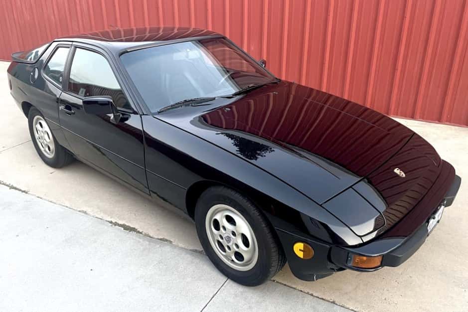 1987 Porsche 924 sold for $7,800