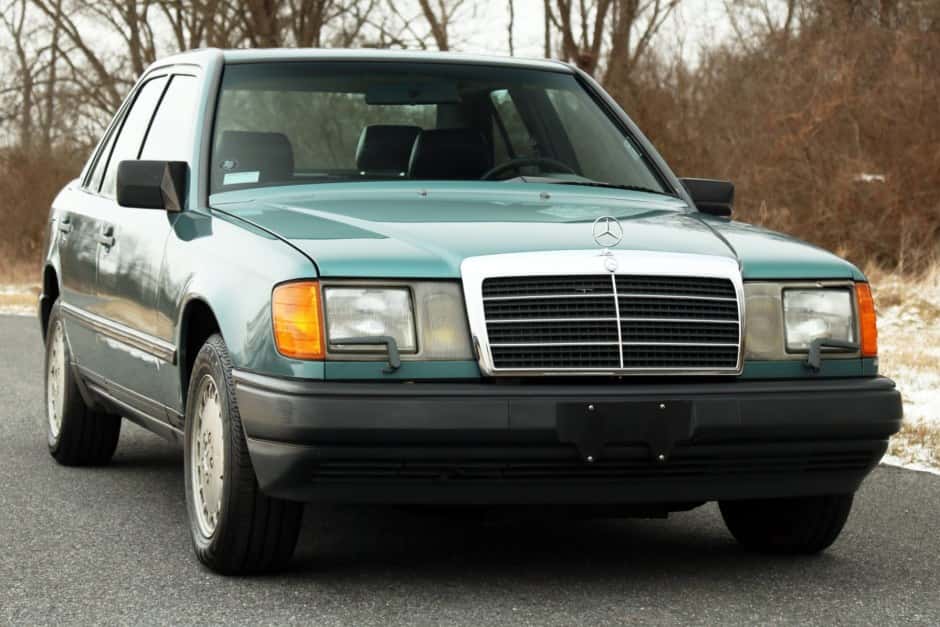 1987 Mercedes-Benz W124 E-Class sold for $11,500