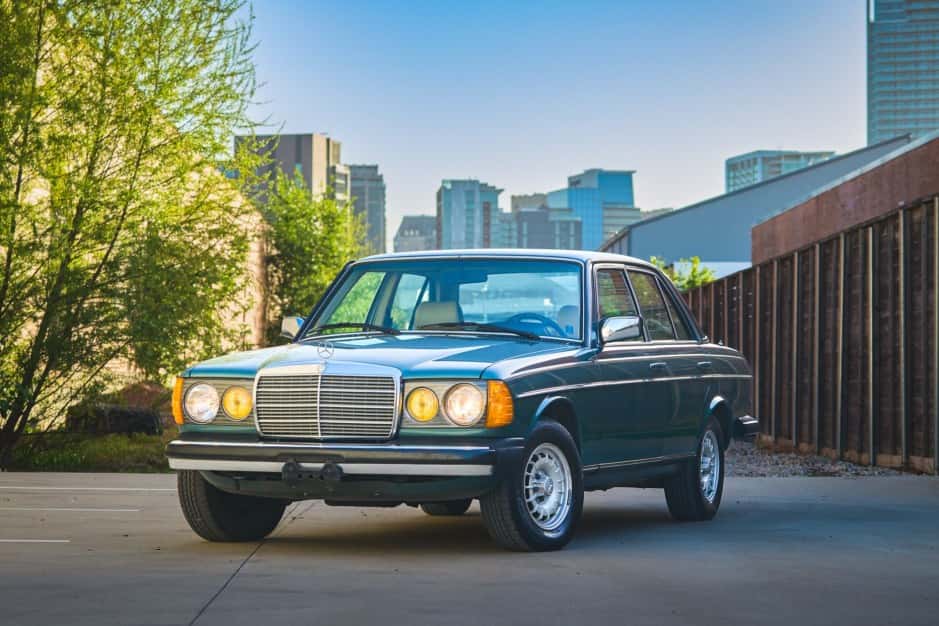 1985 Mercedes-Benz W123 sold for $24,750