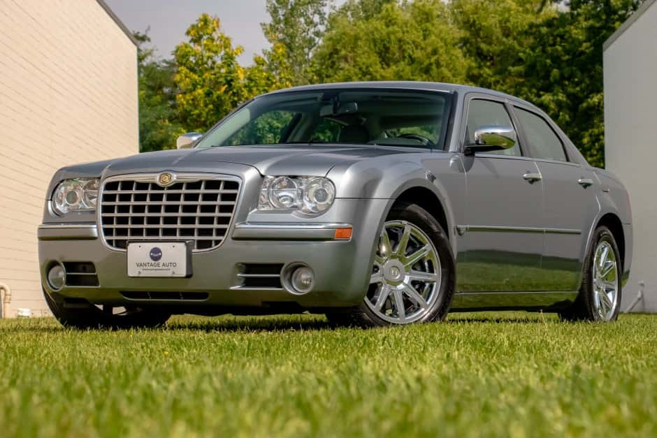 2006 Chrysler 300 (2005-2023) sold for $16,000