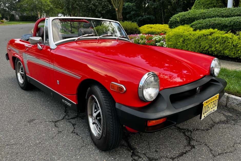 1976 MG Midget sold for $7,100