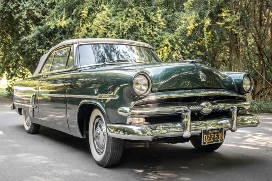 1953 Ford Crestline sold for $15,500