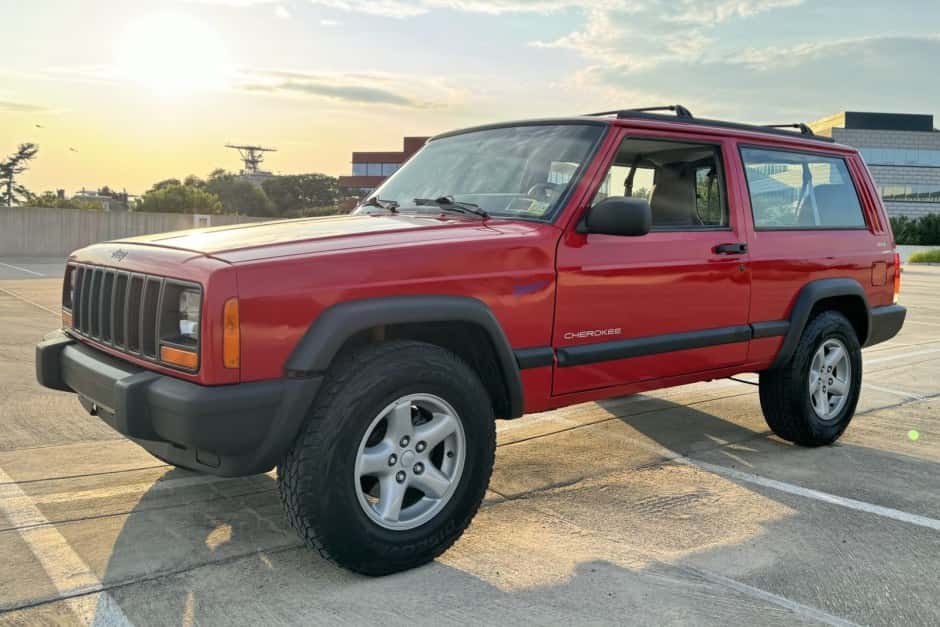 1997 Jeep XJ Cherokee sold for $5,600