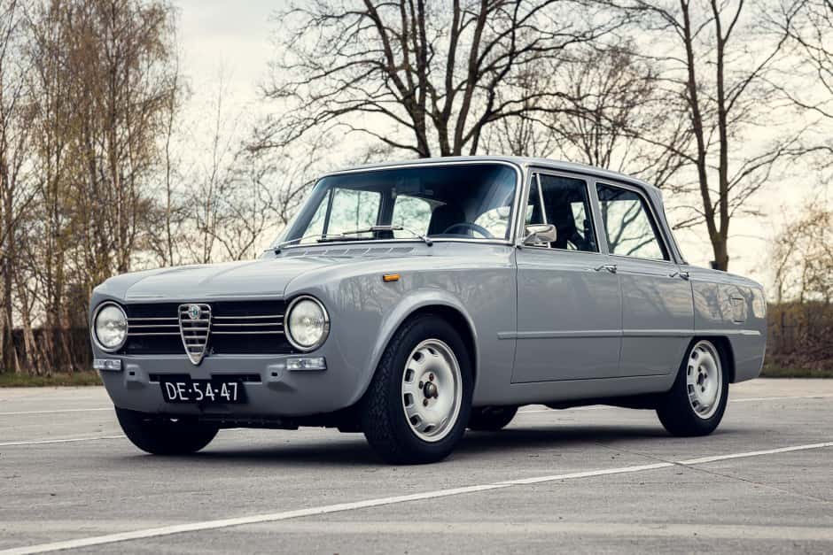 1971 Alfa Romeo 105 Series Sedan sold for $27,000