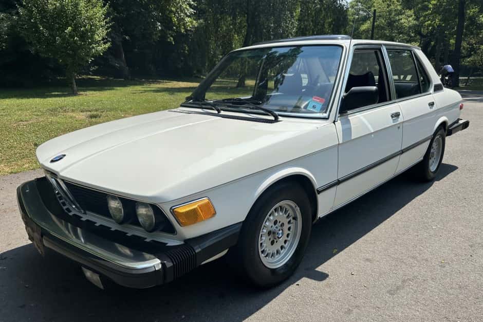 1981 BMW E12 5-Series sold for $3,528
