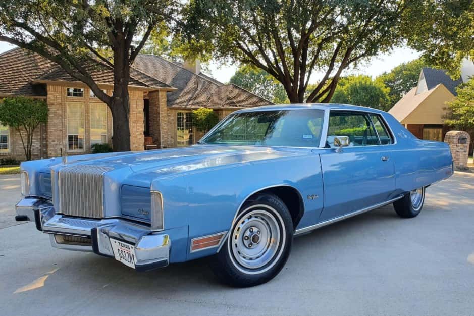 1977 Chrysler New Yorker sold for $5,500