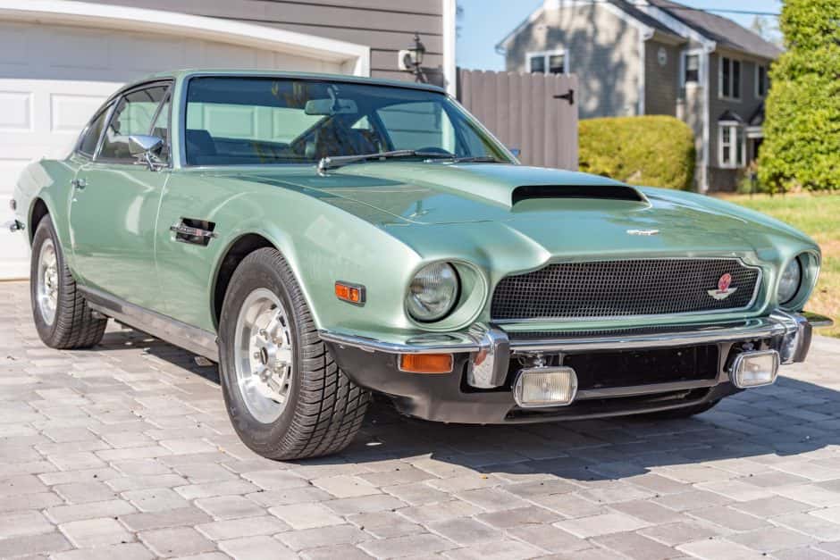 1975 Aston Martin V8 (1977-1989) sold for $140,000