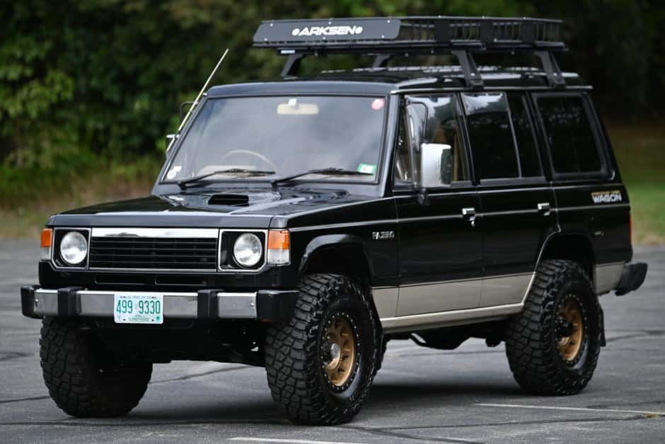 1990 Mitsubishi Pajero & Montero sold for $14,000