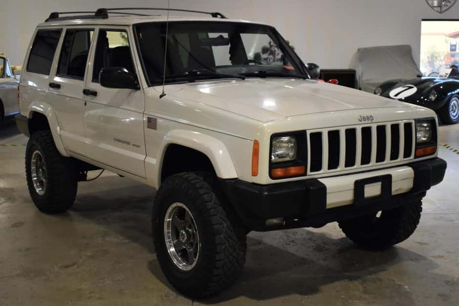1999 Jeep XJ Cherokee sold for $13,250