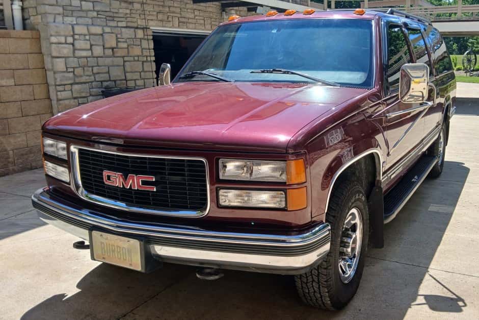1998 GMC Suburban (GMT400 1992-1999) sold for $6,750
