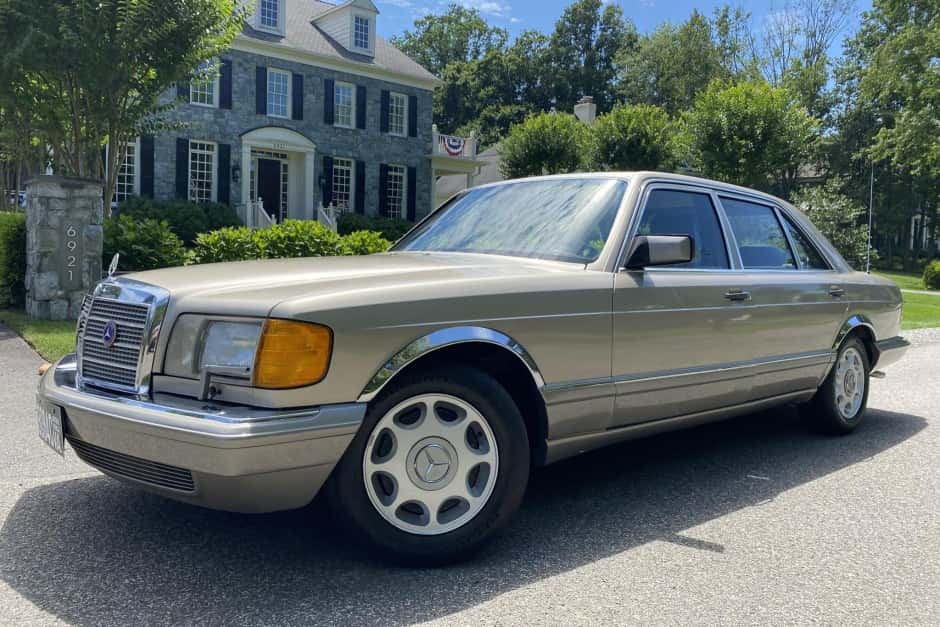1988 Mercedes-Benz W126 S-Class sold for $6,155