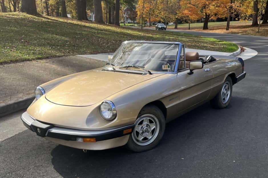 1986 Alfa Romeo 105/115 Spider Series 3 sold for $8,300