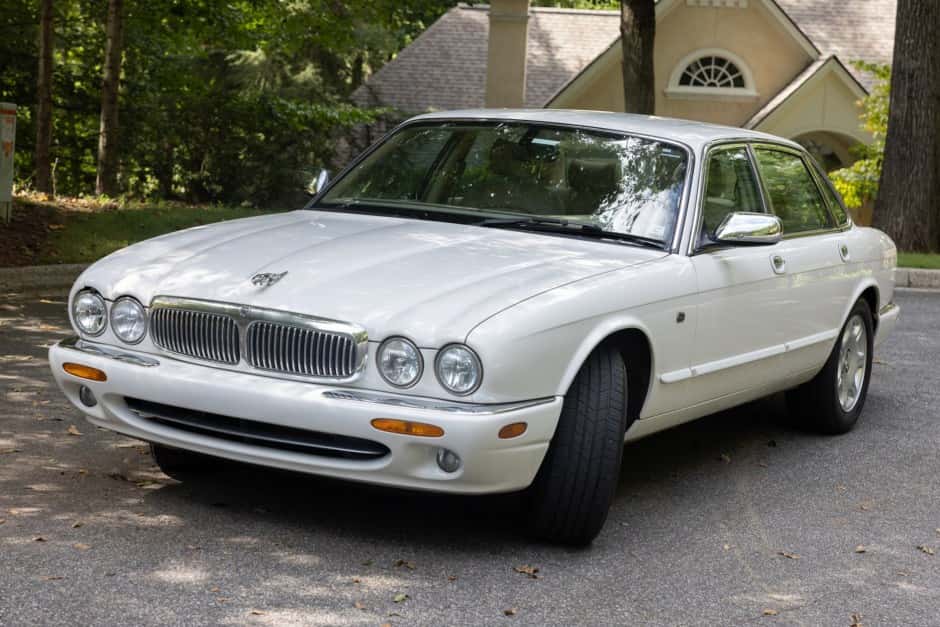 2003 Jaguar X308 XJ (1998-2003) sold for $8,200