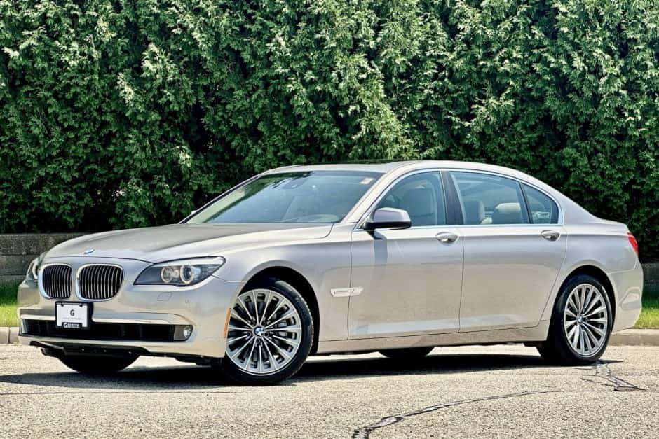 2011 BMW F01/F02 7-Series sold for $18,577