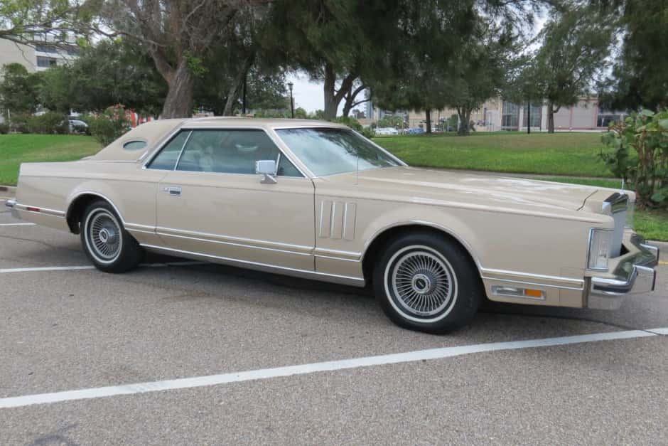 1978 Lincoln Continental Mark V (1977-1979) sold for $8,700