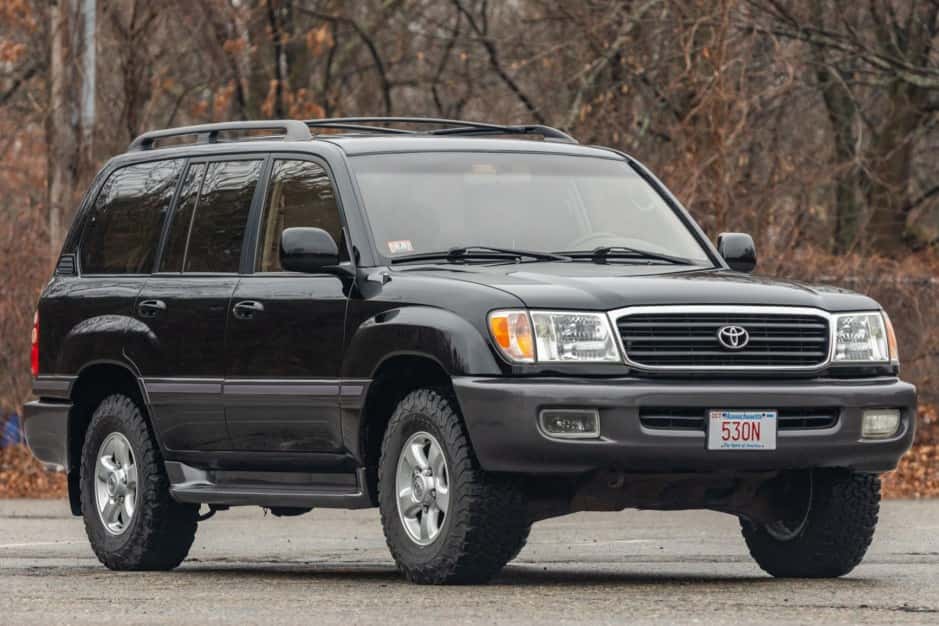 2000 Toyota Land Cruiser 100-Series sold for $10,250
