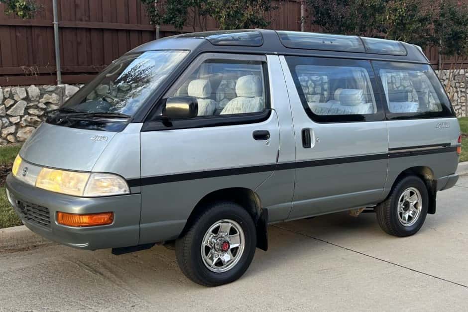 1992 Toyota HiAce sold for $14,250