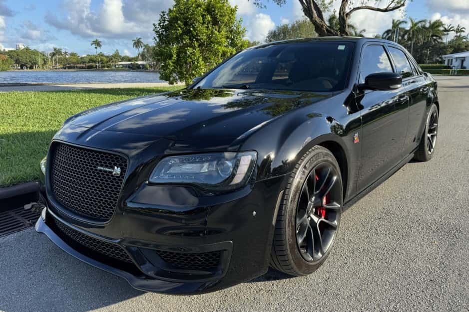 2015 Chrysler 300 (2005-2023) sold for $15,750