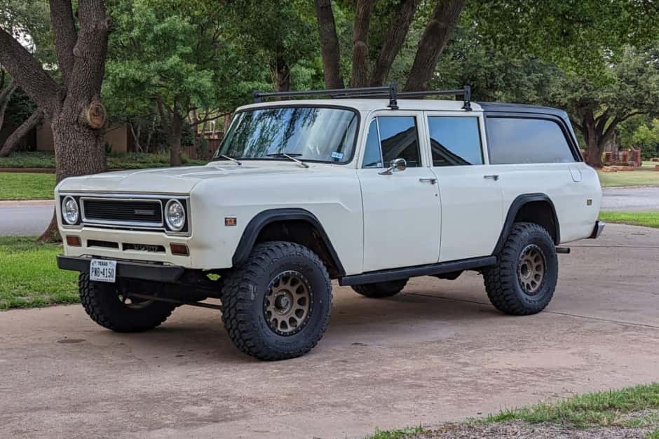 1971 International Harvester Travelall sold for $16,500