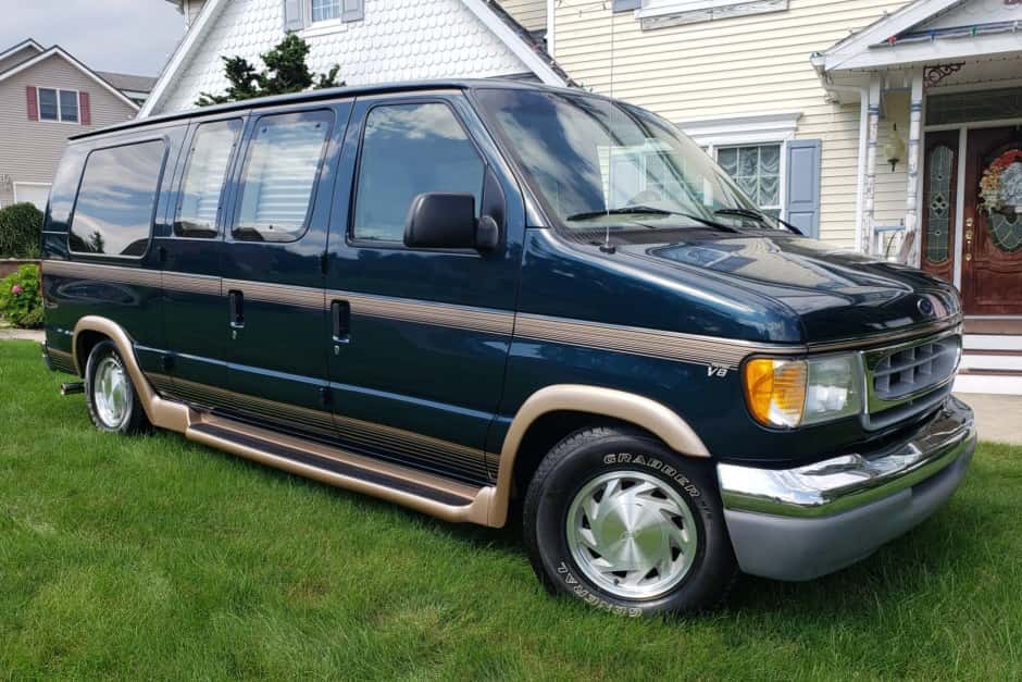 1998 Ford Econoline Van sold for $11,600