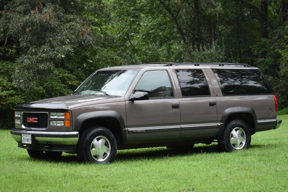 1997 GMC Suburban (GMT400 1992-1999) sold for $22,000