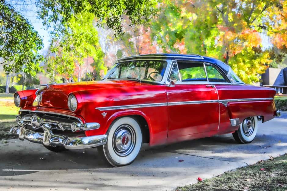 1954 Ford Crestline sold for $21,000