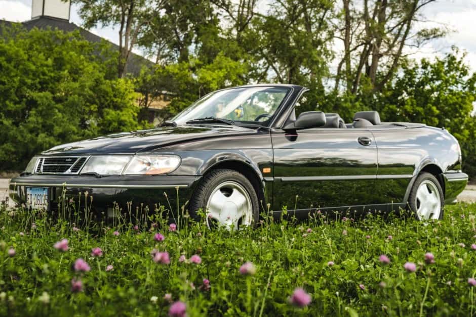 1995 Saab 900 sold for $5,900
