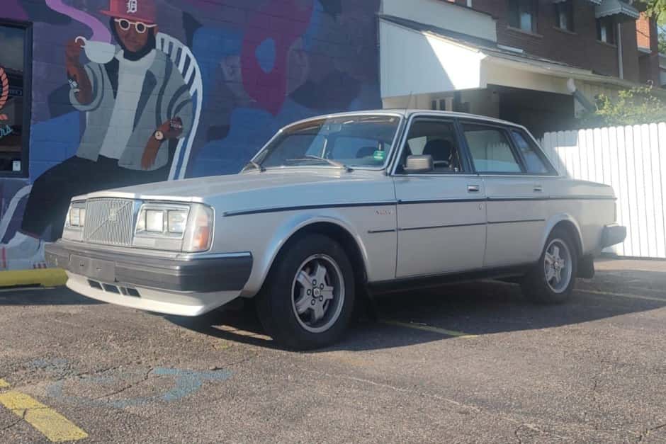 1984 Volvo 240 sold for $7,000