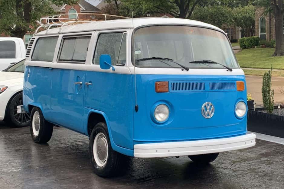 1976 Volkswagen Bay-Window Bus sold for $14,600
