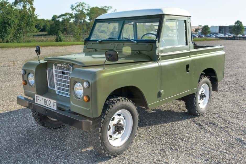 1975 Land Rover Series 88 sold for $13,750