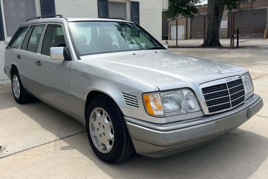 1996 Mercedes-Benz W124 E-Class sold for $13,000
