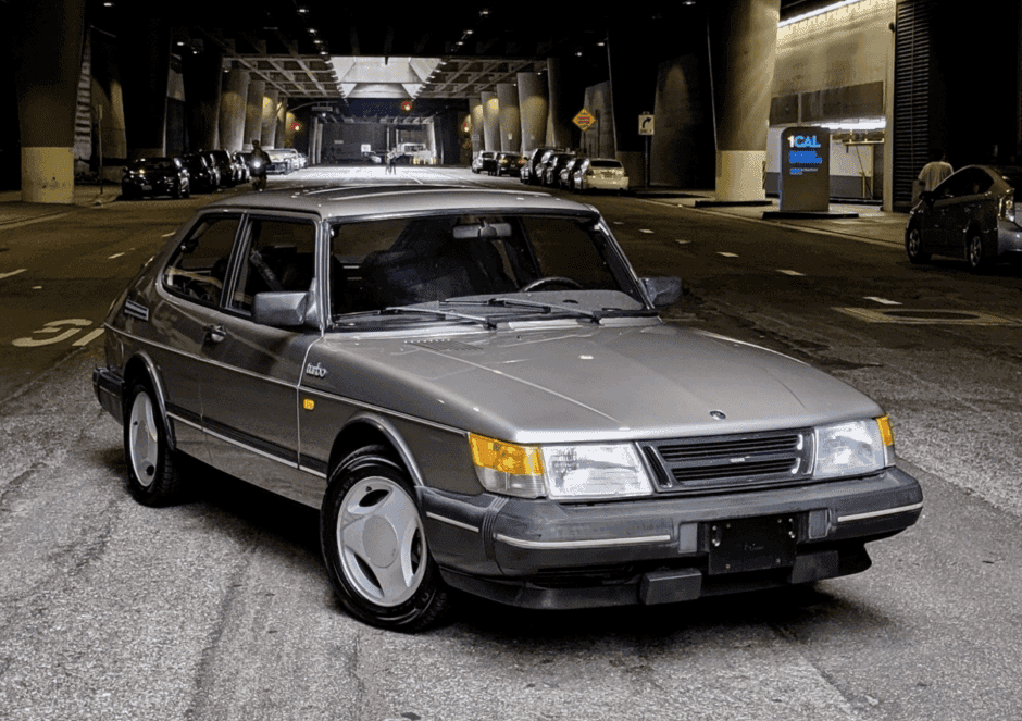 1988 Saab 900 sold for $4,350