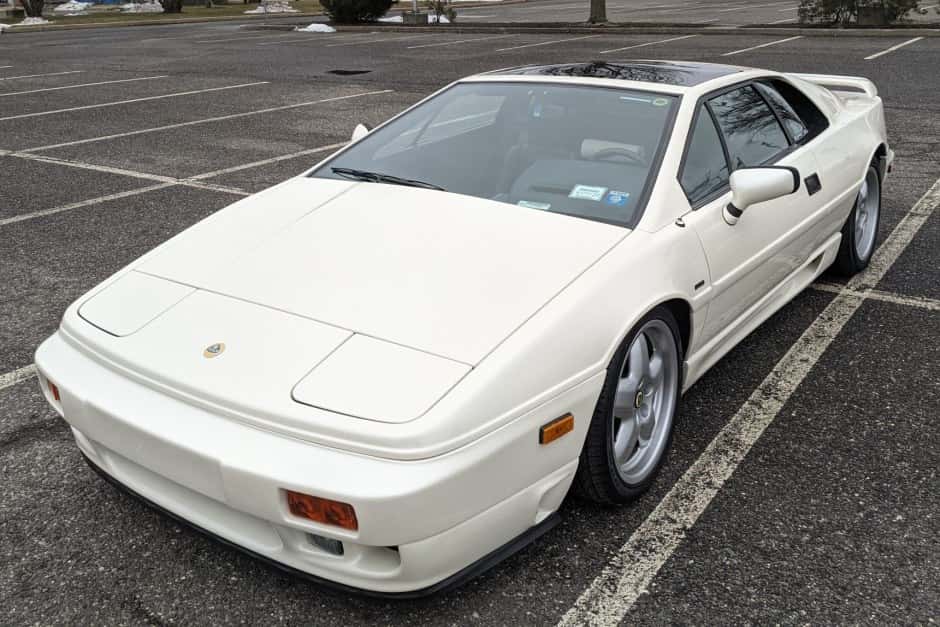 1991 Lotus Esprit sold for $27,000