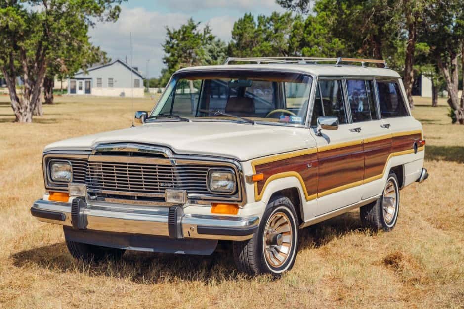 1985 Jeep SJ Grand Wagoneer sold for $30,500