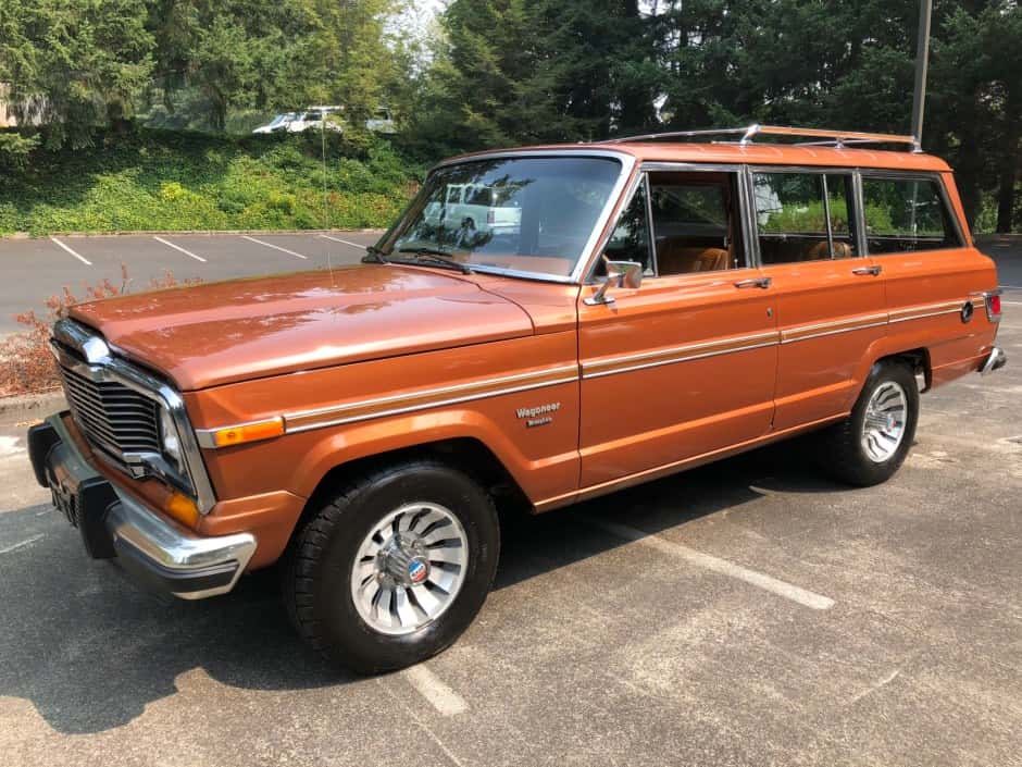 1982 Jeep SJ Wagoneer sold for $11,500
