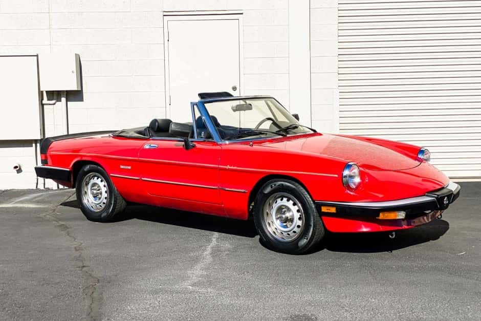 1986 Alfa Romeo 105/115 Spider Series 3 sold for $16,900