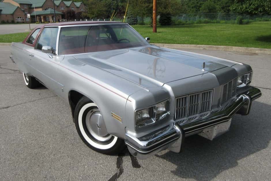 1975 Oldsmobile 98 sold for $8,800
