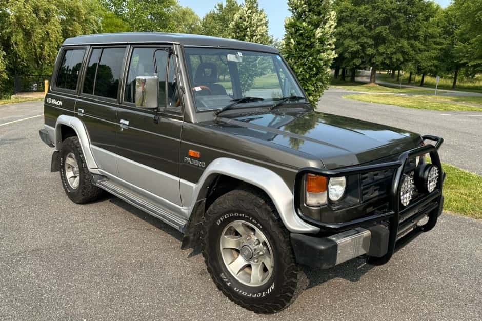 1990 Mitsubishi Pajero & Montero sold for $9,500