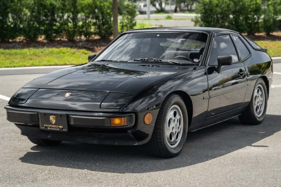 1988 Porsche 924 sold for $14,750