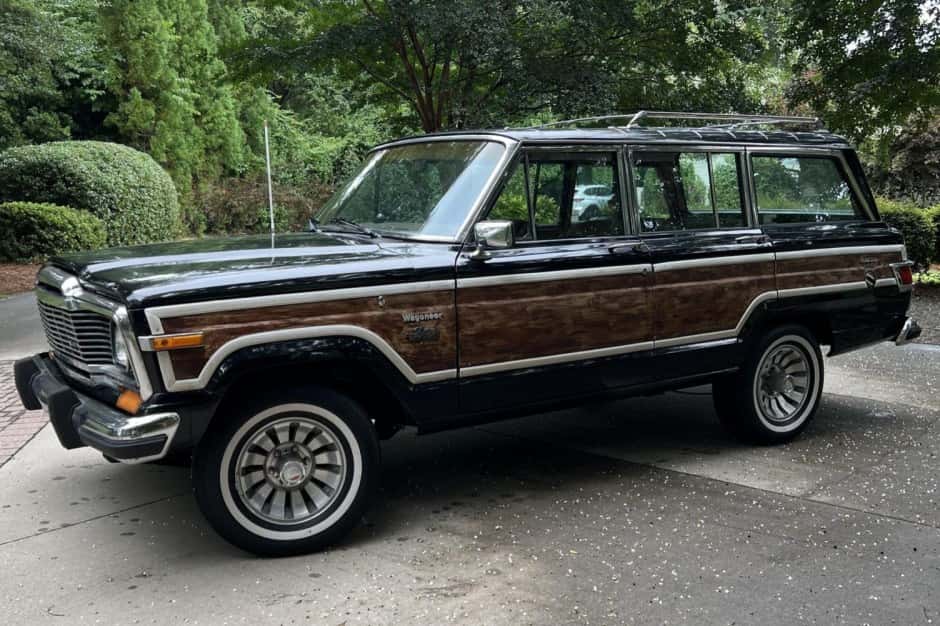1980 Jeep SJ Grand Wagoneer sold for $12,000