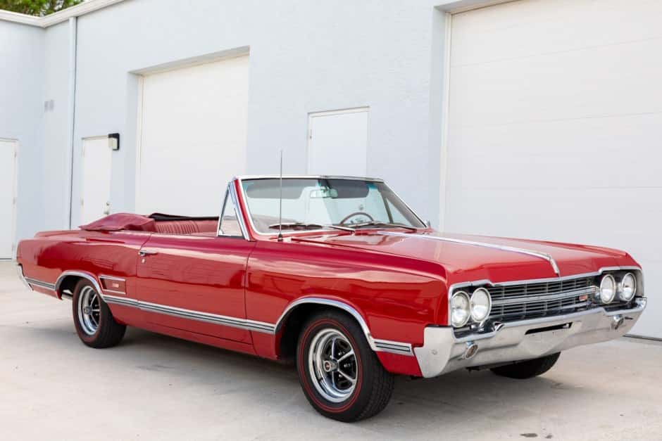 1965 Oldsmobile 442 sold for $24,700