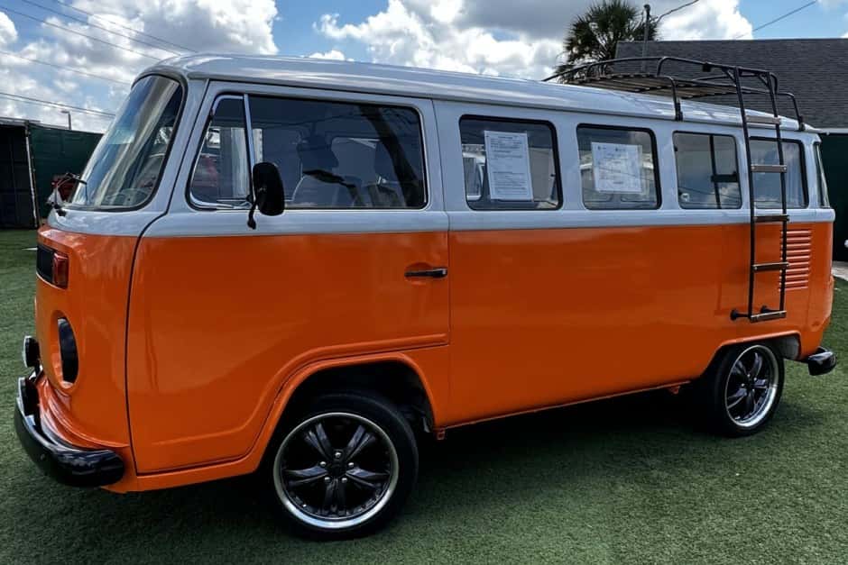 1994 Volkswagen Bay-Window Bus sold for $16,000