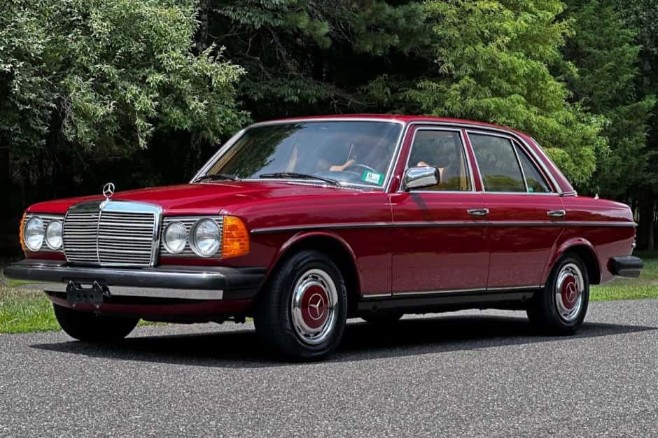 1978 Mercedes-Benz W123 sold for $31,760