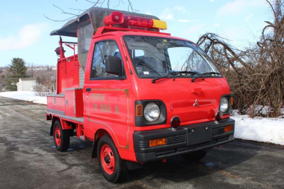 1993 Mitsubishi Minicab sold for $7,835