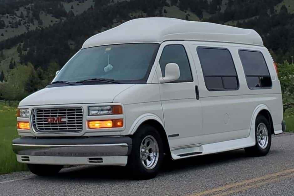 1998 GMC Van sold for $9,877