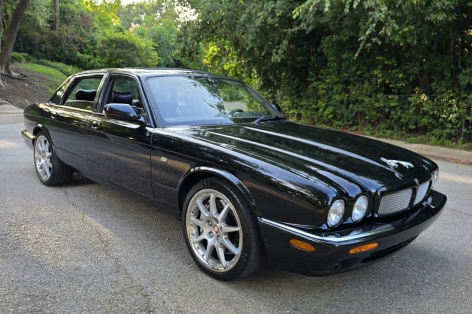 2002 Jaguar X308 XJ (1998-2003) sold for $14,545