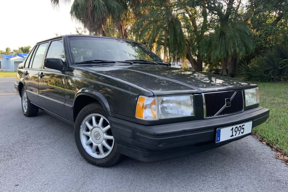 1995 Volvo 900-Series sold for $7,400