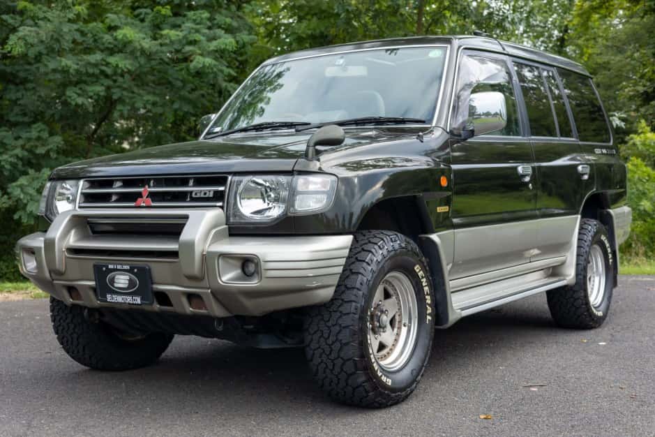 1997 Mitsubishi Pajero & Montero sold for $12,455